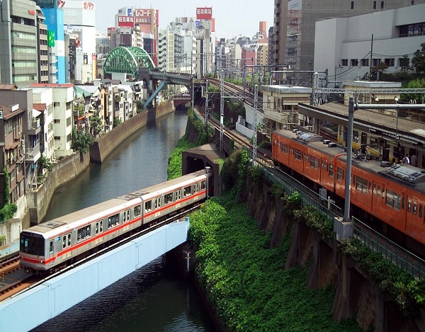 Tàu điện ngầm hiện đại tại Nhật Bản