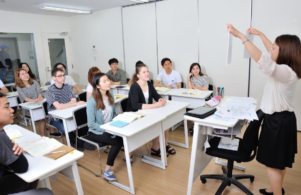 Akamonkai có đa dạng các chương trình đào tạo và lớp học